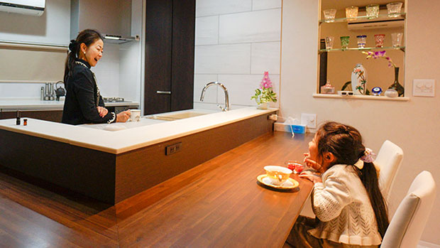 出来たてご飯をみんなで食べれる家