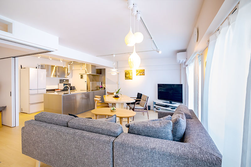 夫婦で料理作りを楽しむ