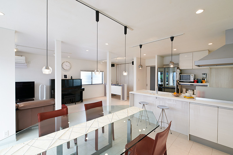 白を基調としたリビング