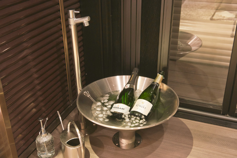 特製の立水栓と受けのボウル