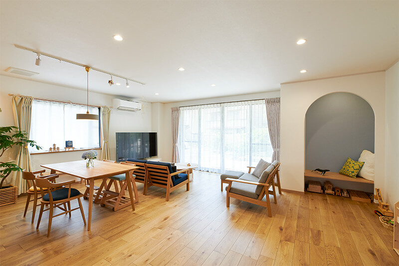 広々温かみのあるリビングダイニング