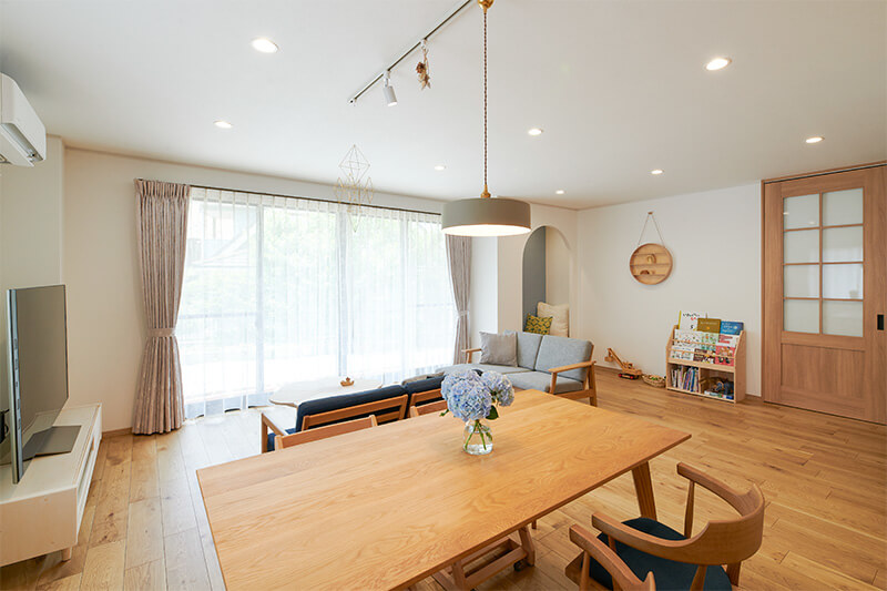 木のぬくもりを感じるリビングダイニング