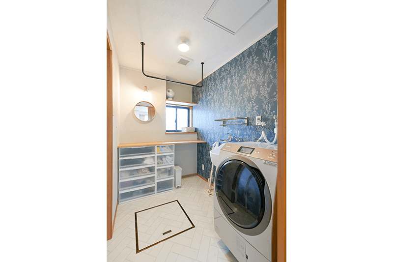 カウンターを付けてちょっとした家事ができる洗面台