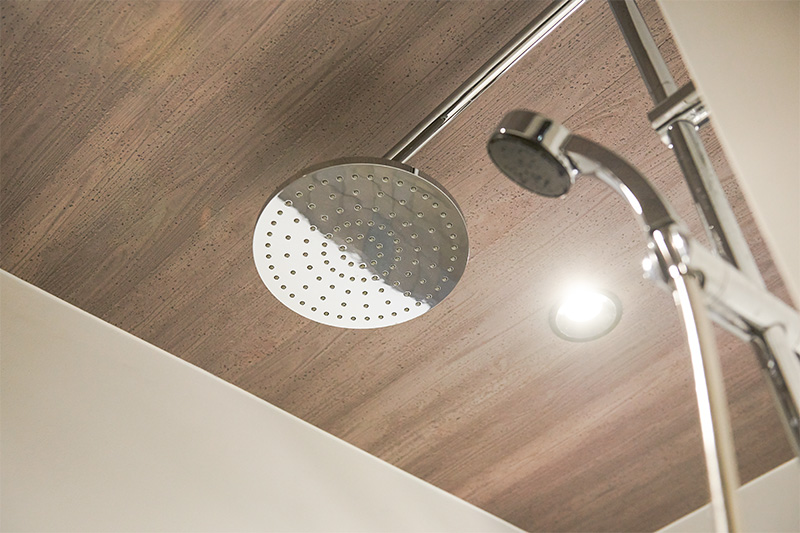 オーバーヘッドシャワー