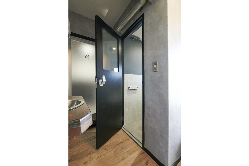 スタイリッシュなトイレの扉