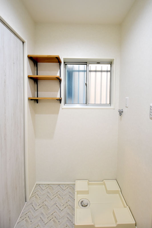 無駄なく使える可動棚収納