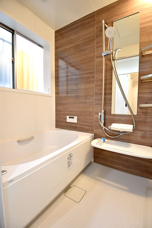 タイル張りのお風呂から温かいユニットバスへ