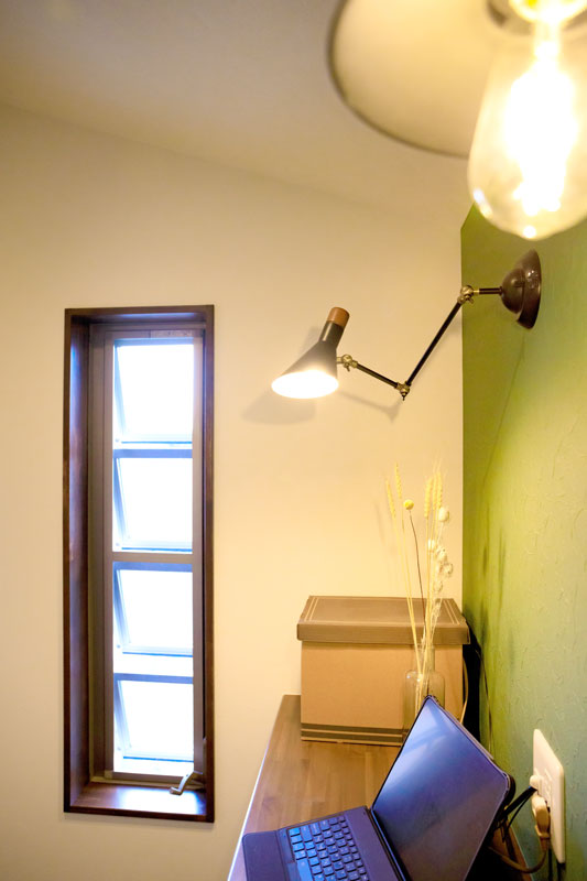 照明で雰囲気の変わる書斎